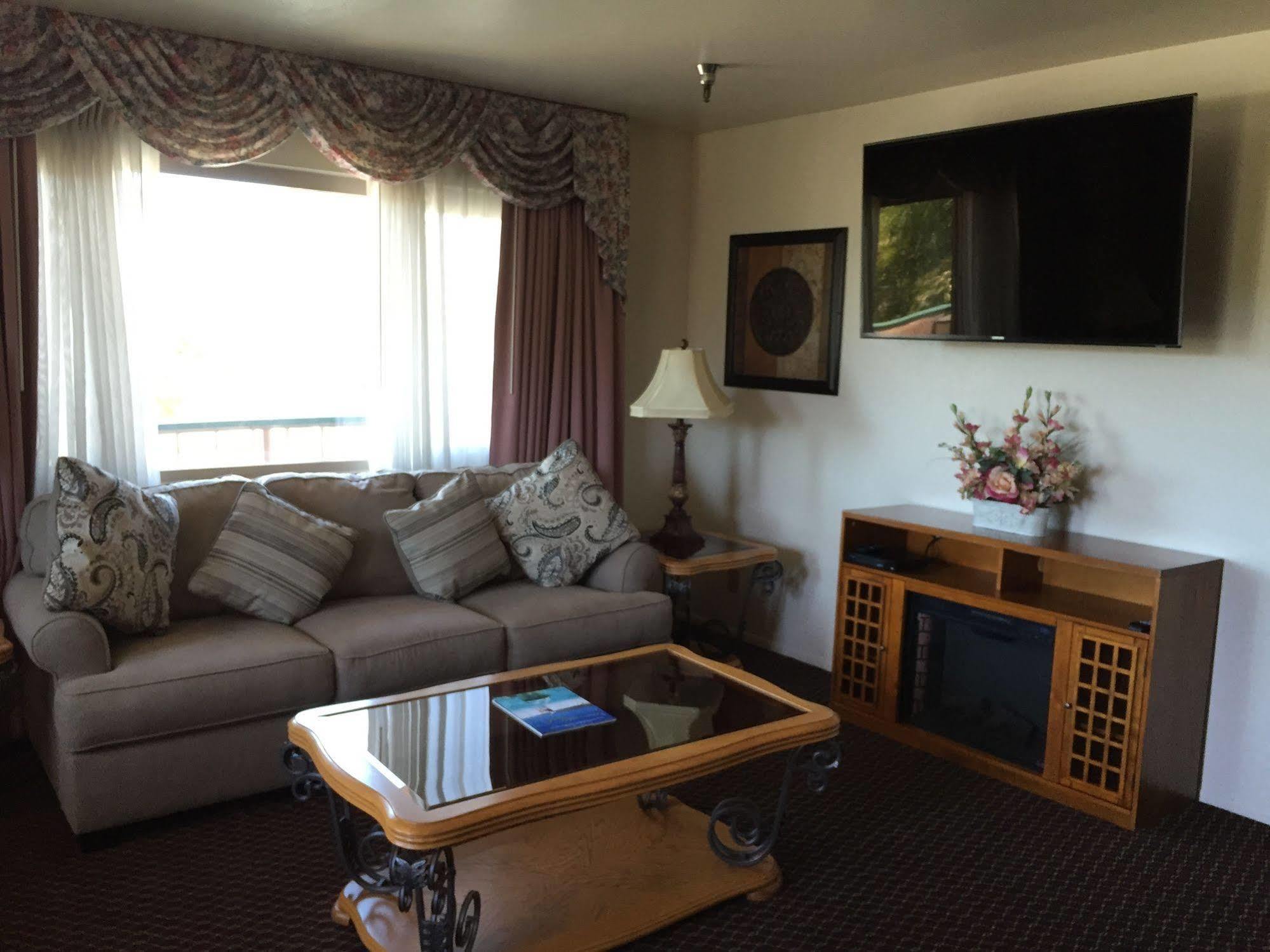 Oakridge Inn Oak View Экстерьер фото