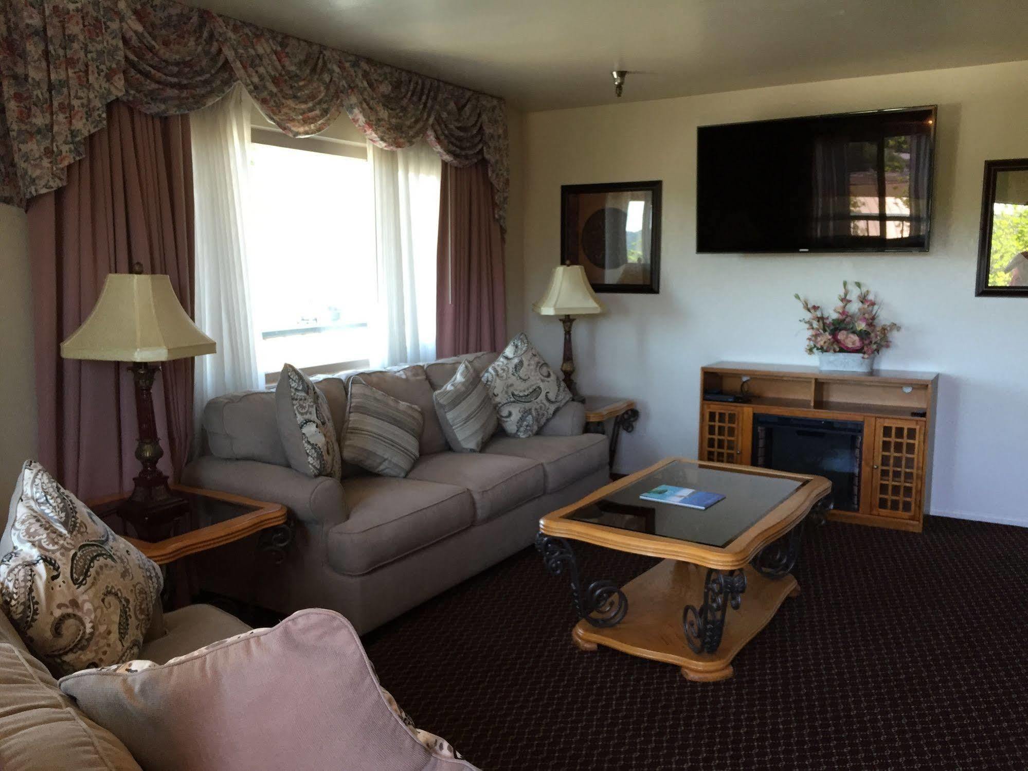 Oakridge Inn Oak View Экстерьер фото